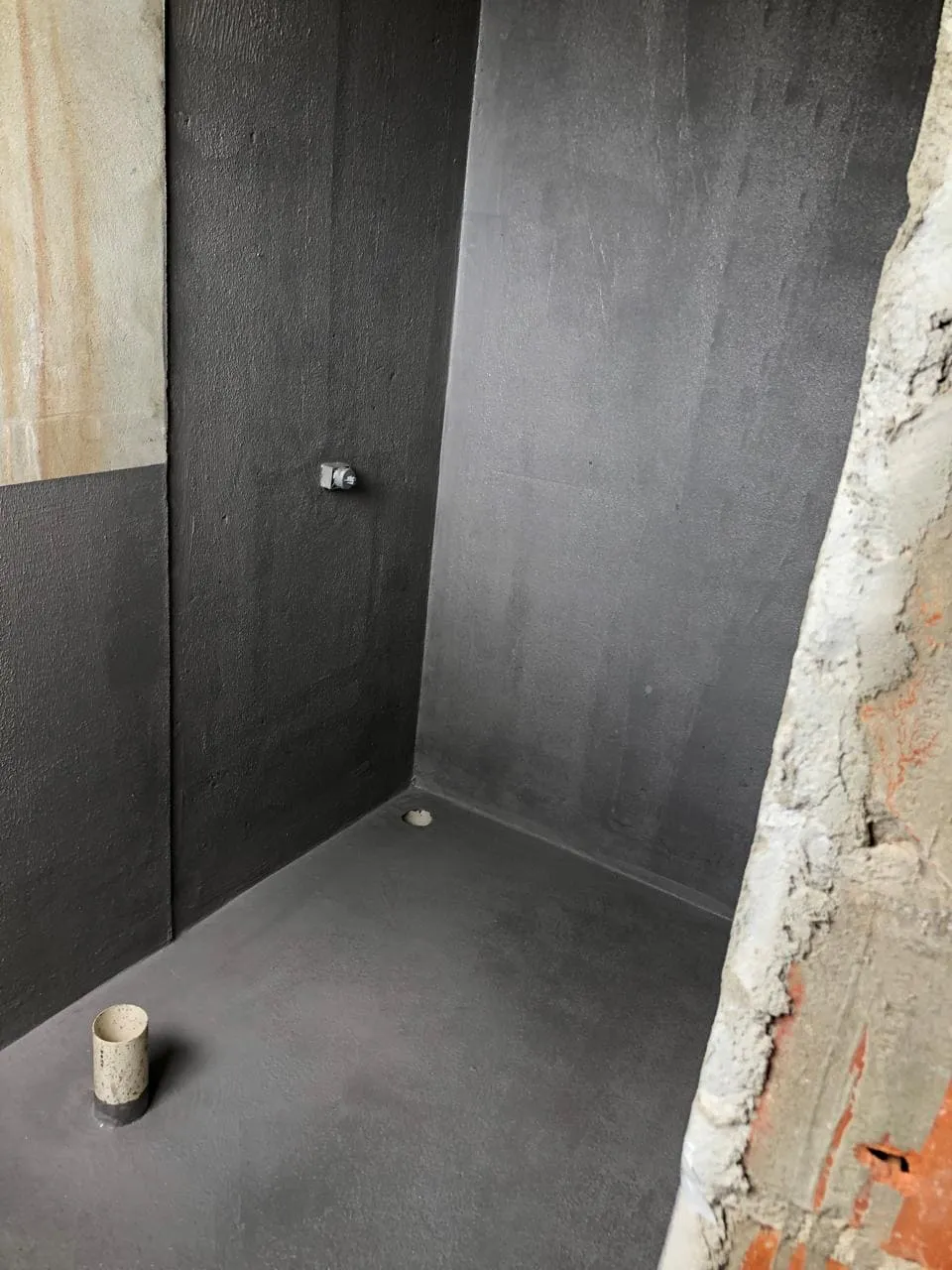 Área molhada interna — Tratamento impermeabilizante em ambiente interno.