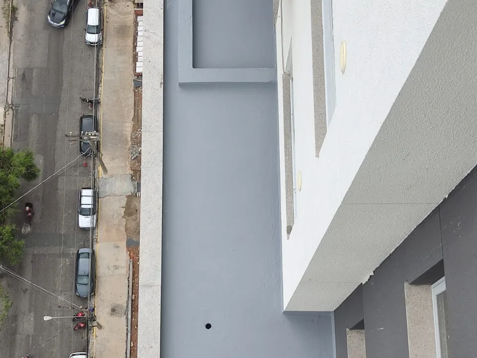 Beiral externo impermeabilizado junto à fachada